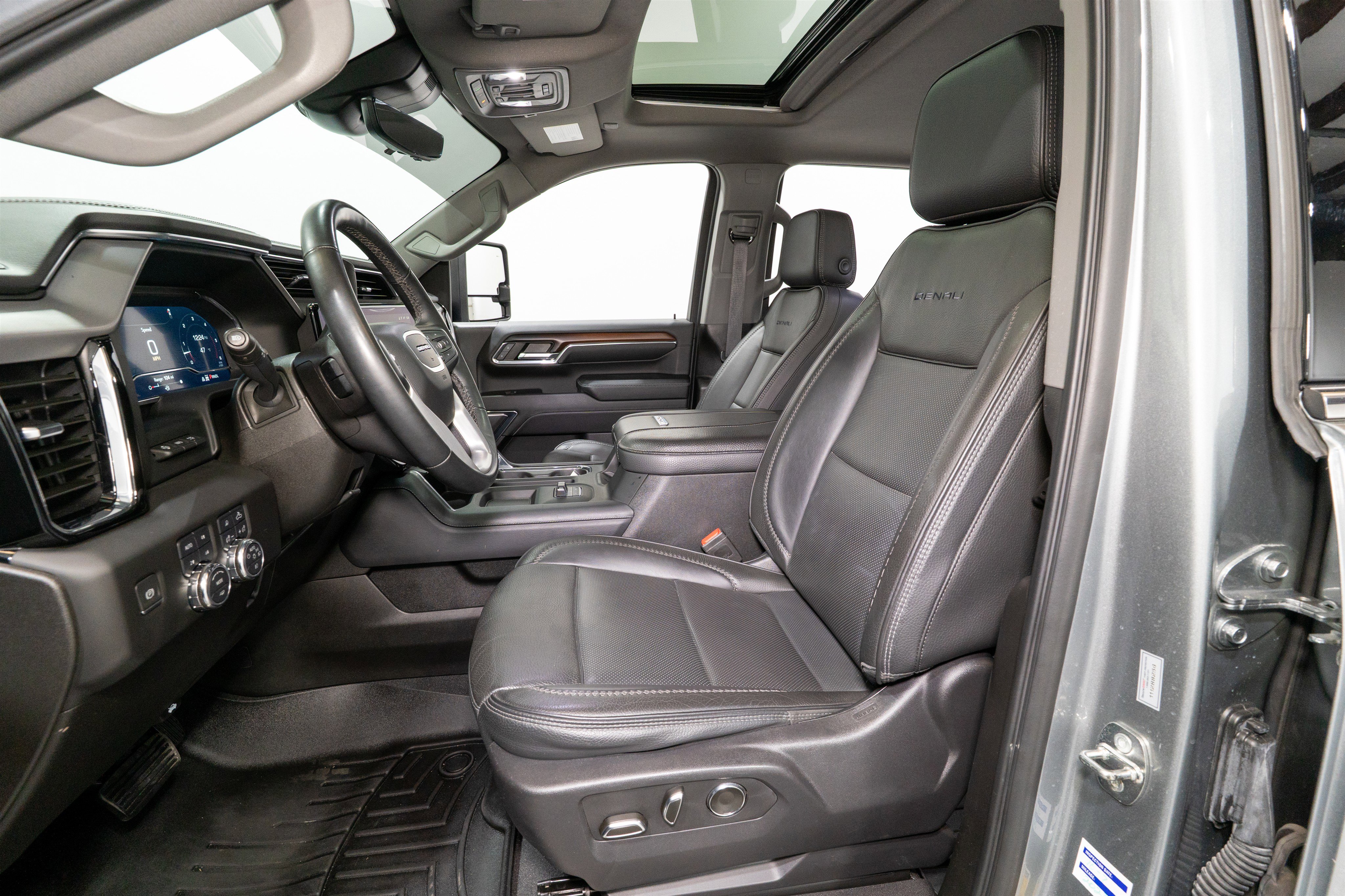 Used 2024 GMC Sierra 2500 Denali w/ Denali Reserve Package image 21