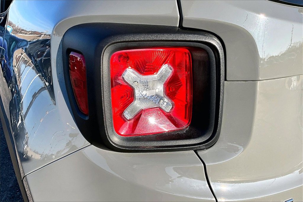 Used 2022 Jeep Renegade Latitude image 30