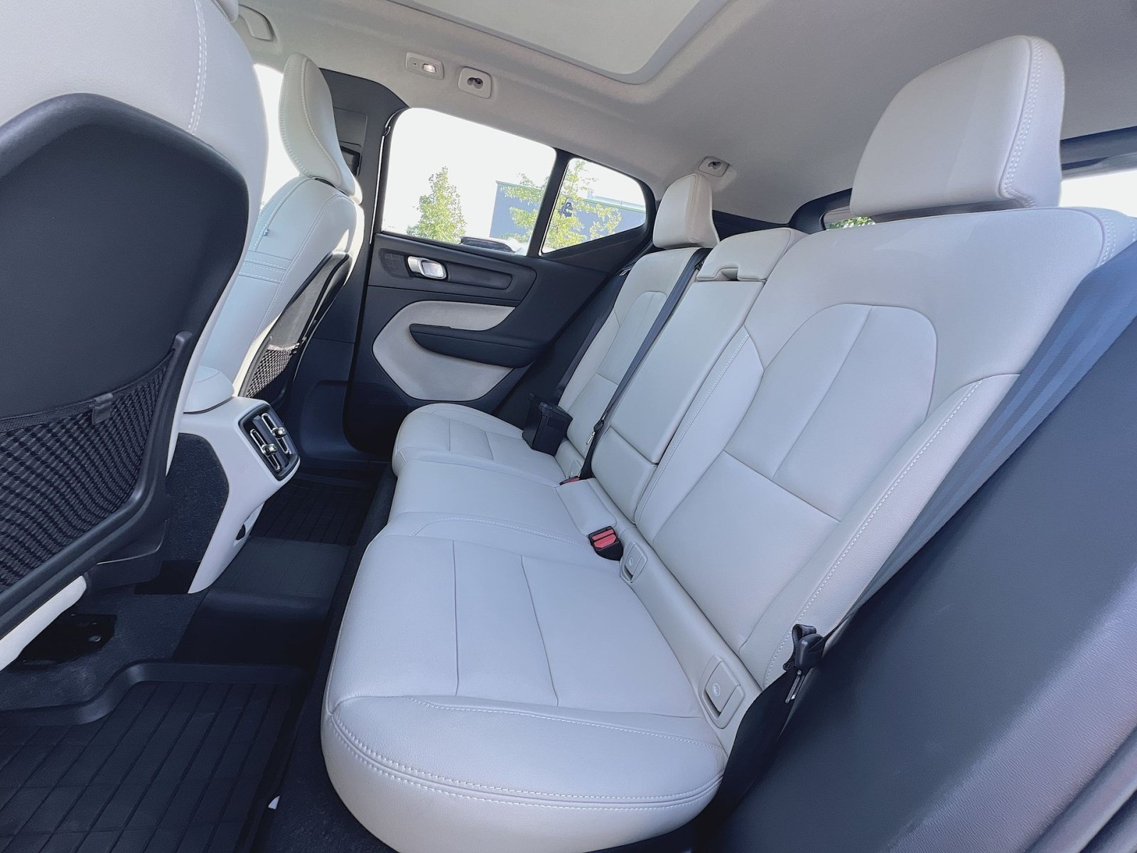 Certified 2024 Volvo XC40 B5 Ultimate w/ Protection Package Premier AWD/4WD image 25