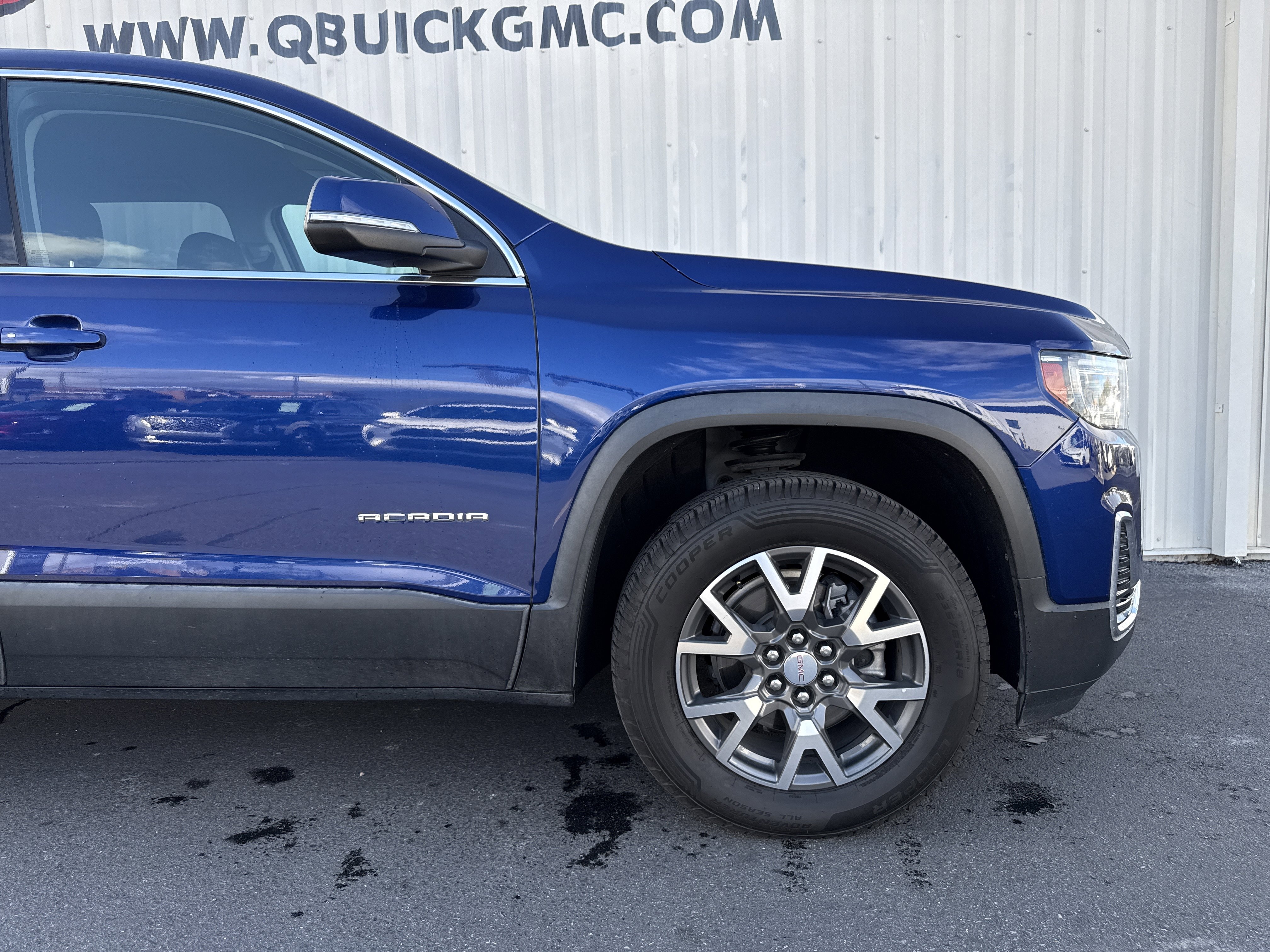 Used 2023 GMC Acadia SLE image 24