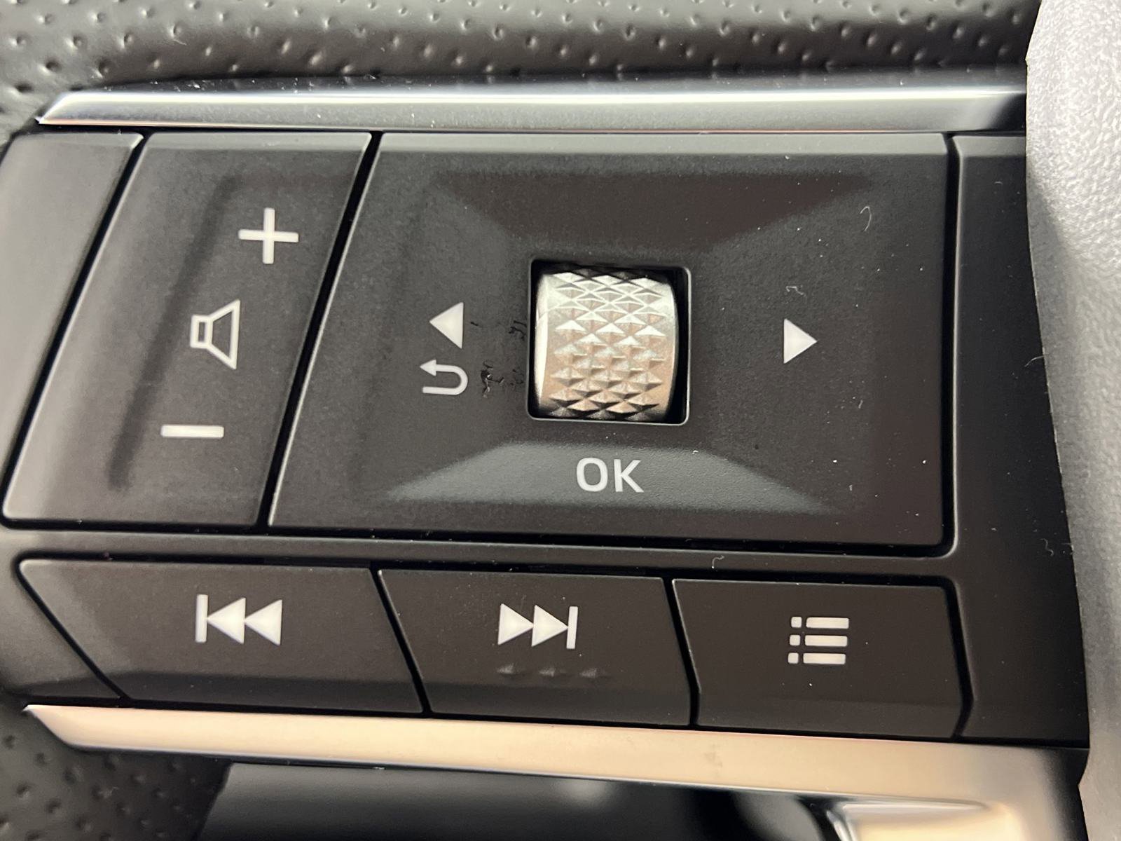 New 2025 Mitsubishi Outlander SEL Black Edition image 17