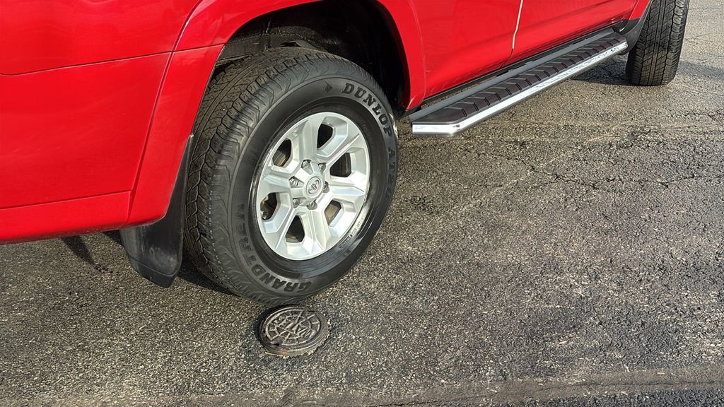 Used 2020 Toyota 4Runner SR5 Premium w/ Moonroof Package image 8