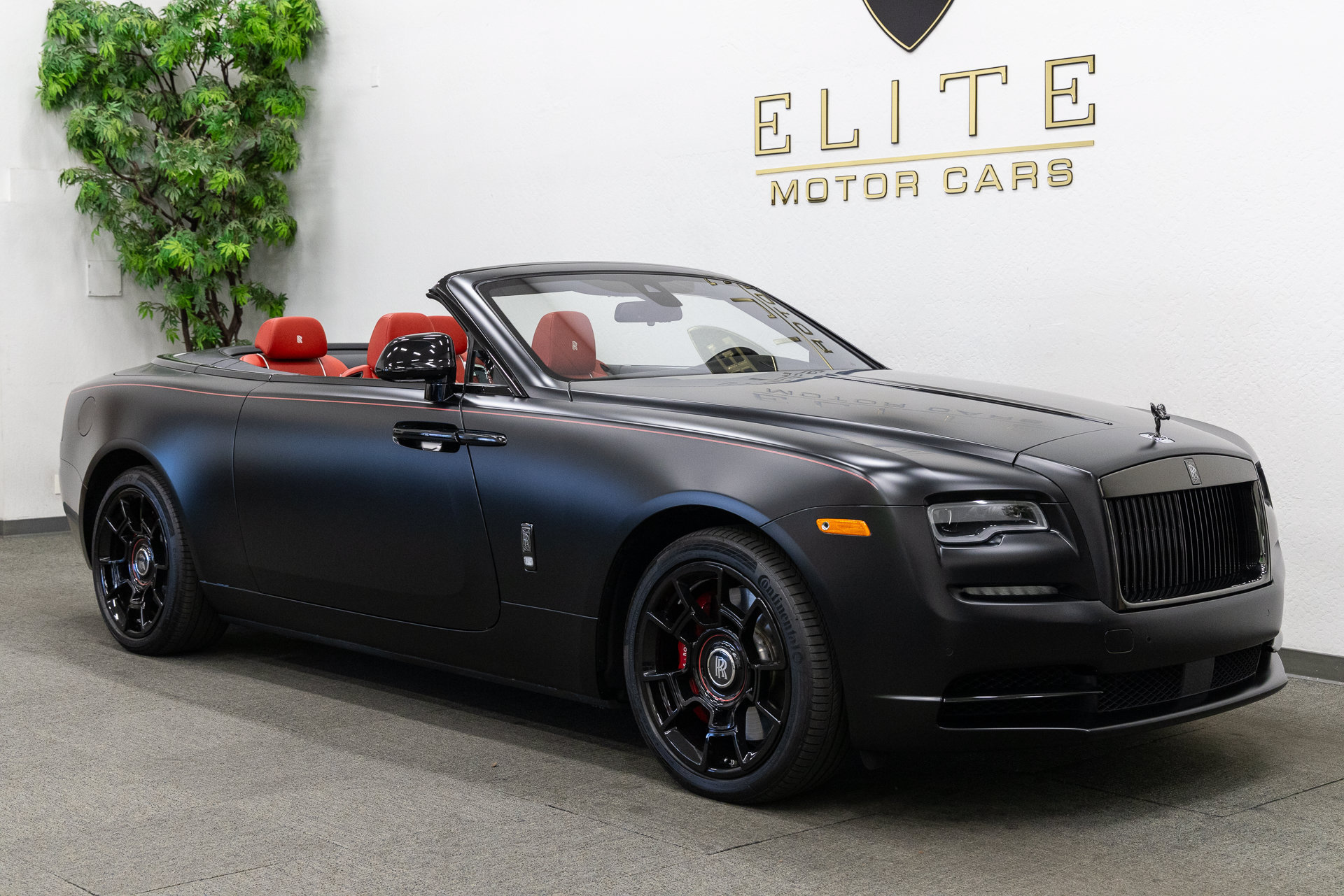 Used 2020 Rolls-Royce Dawn RWD image 9