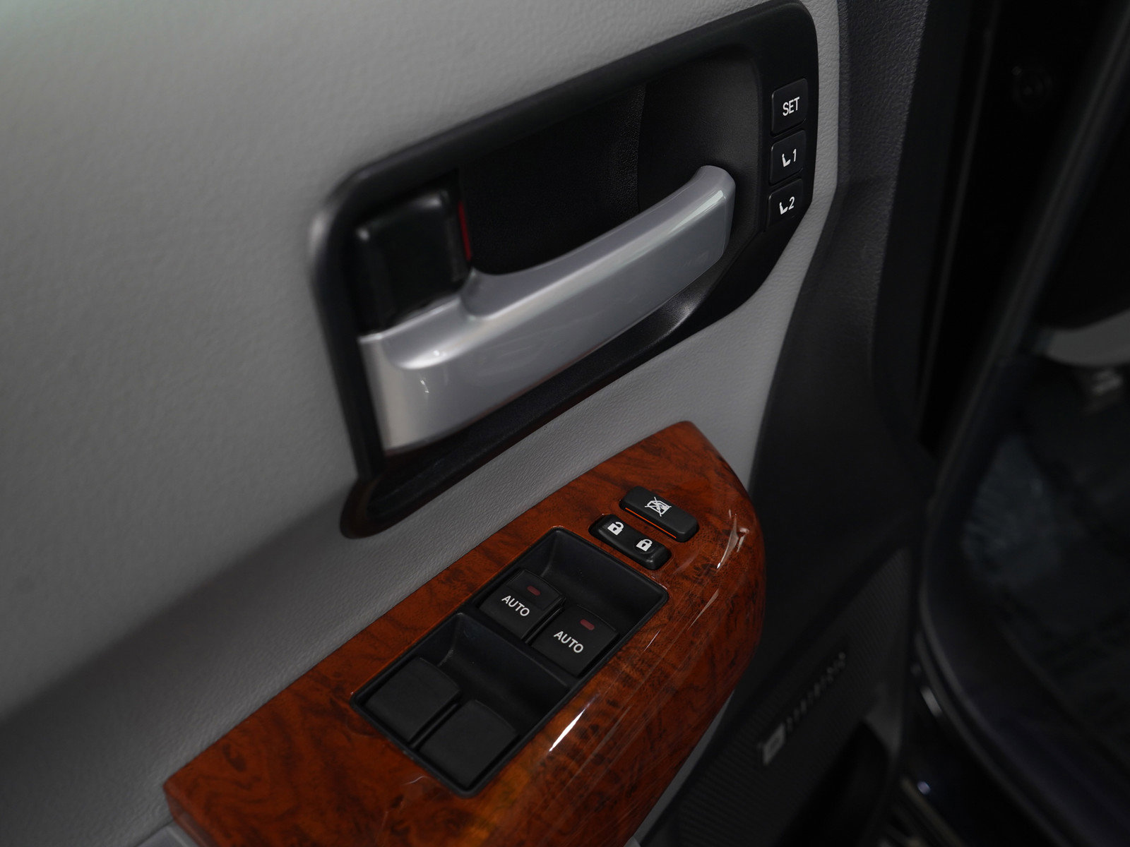 Used 2021 Toyota Sequoia Platinum image 25