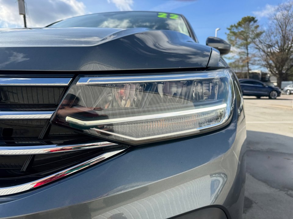 Used 2022 Volkswagen Tiguan SE w/ Panoramic Sunroof Package image 30