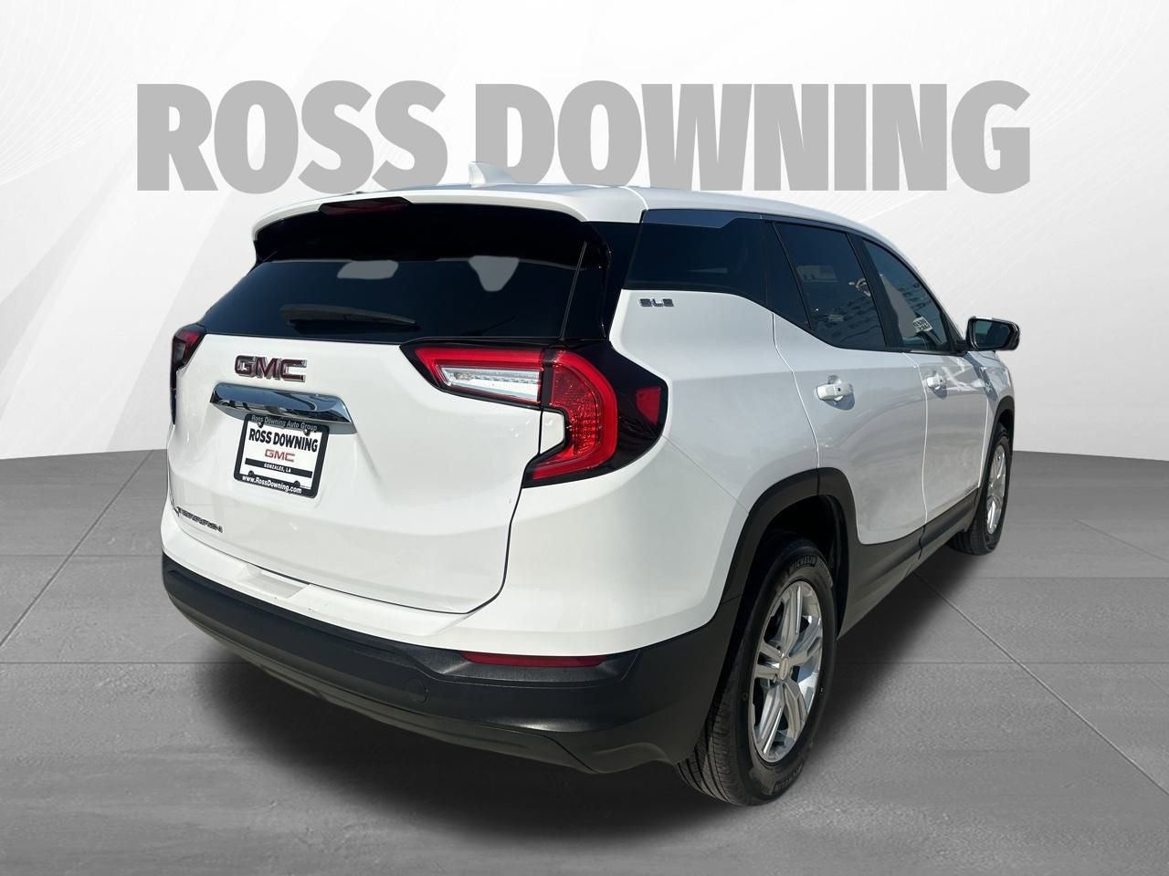 Used 2024 GMC Terrain SLE image 4