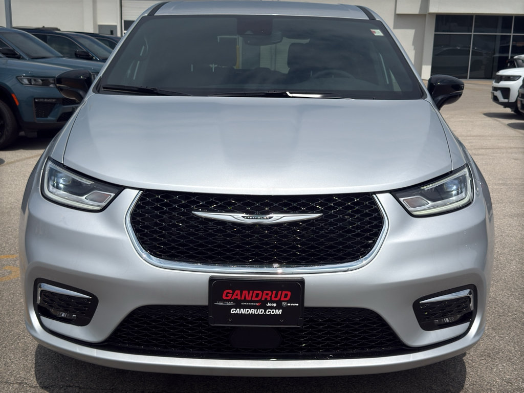 New 2026 Chrysler Pacifica Select FWD image 3