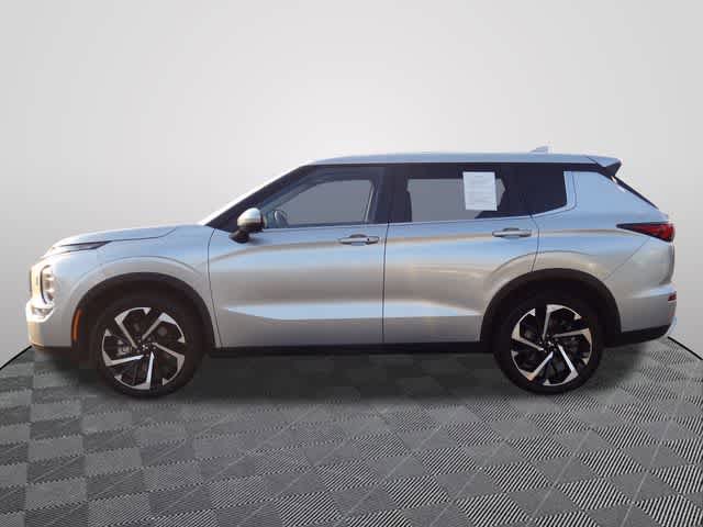 Used 2024 Mitsubishi Outlander SE AWD/4WD image 2
