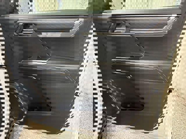 Used 2025 GMC Acadia Elevation image 22