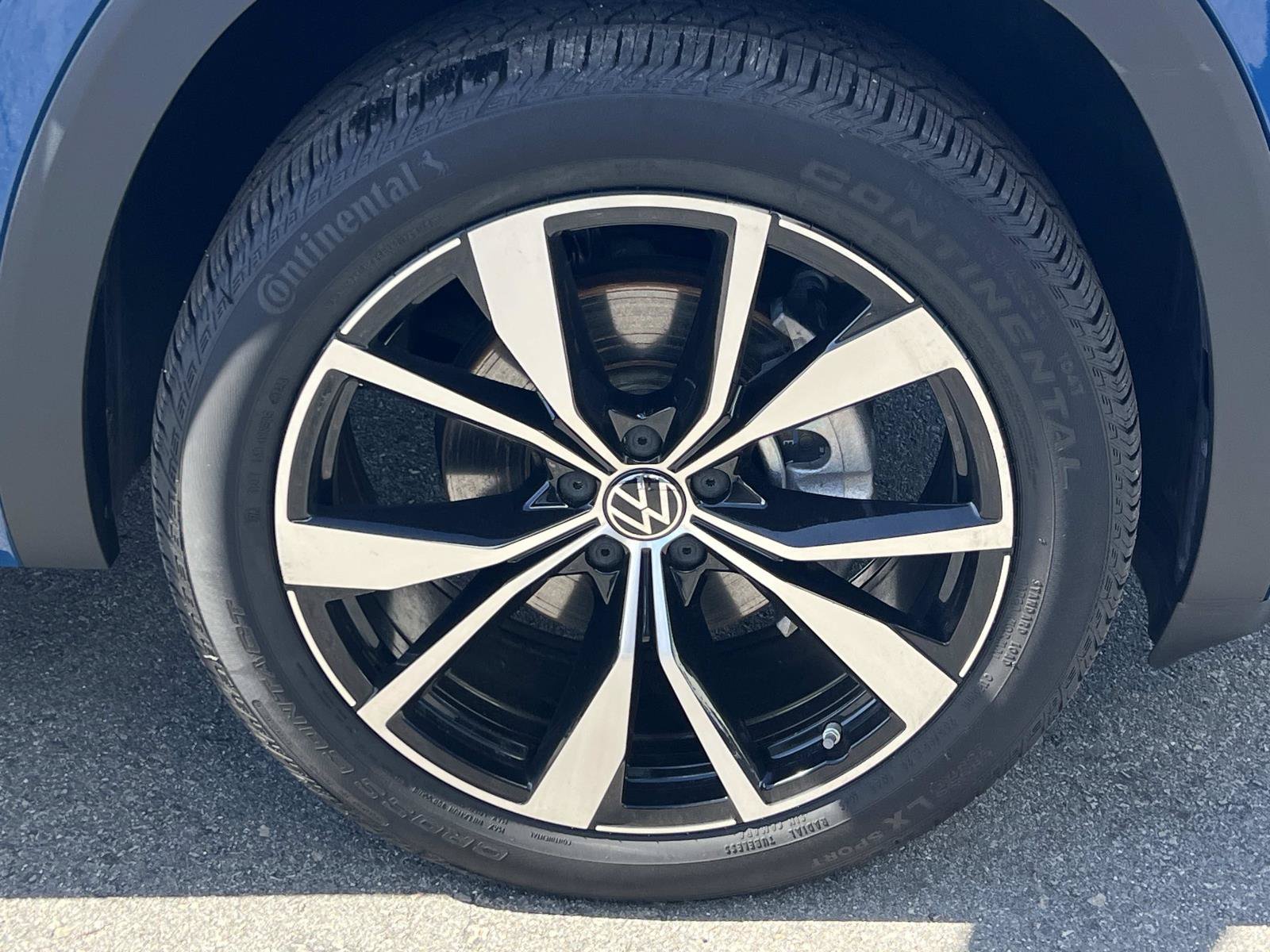 Certified 2025 Volkswagen Atlas SEL Premium R-Line AWD/4WD image 31