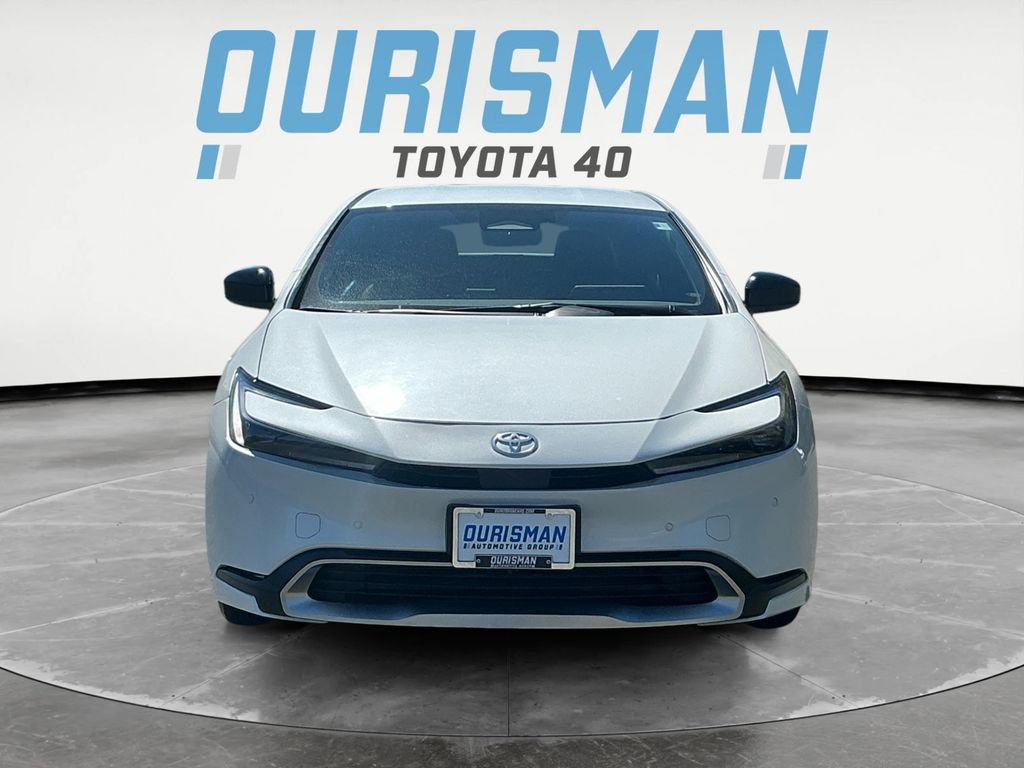 Used 2025 Toyota Prius Plug-In Hybrid image 2