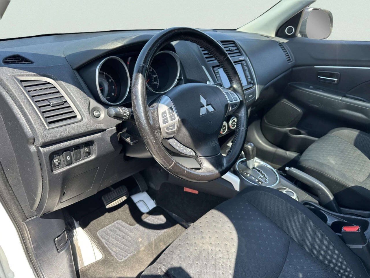 Used 2011 Mitsubishi Outlander Sport SE AWD/4WD image 14