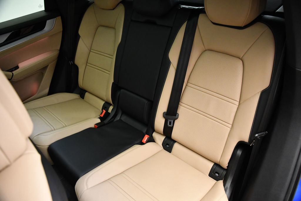 Used 2025 Porsche Cayenne S image 43