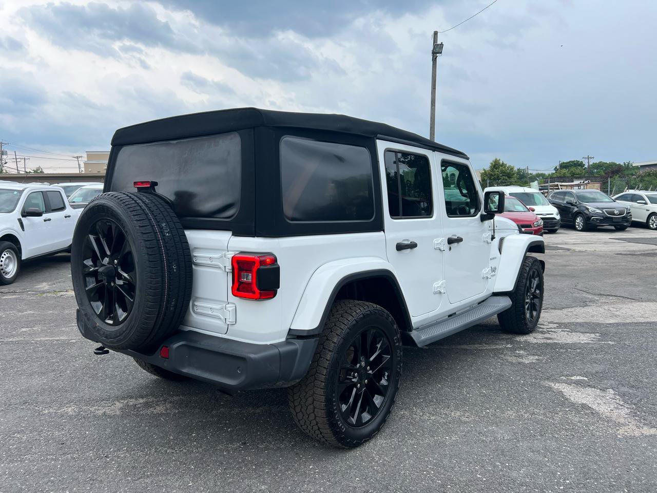 Used 2019 Jeep Wrangler Unlimited Sahara AWD/4WD image 6