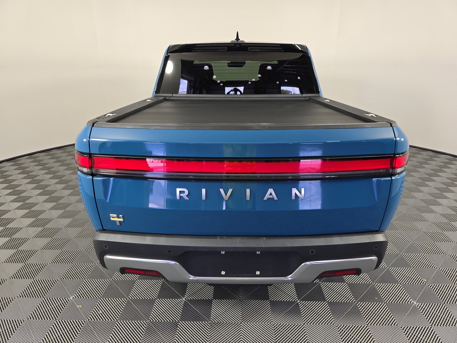 Used 2022 Rivian R1T Adventure image 4