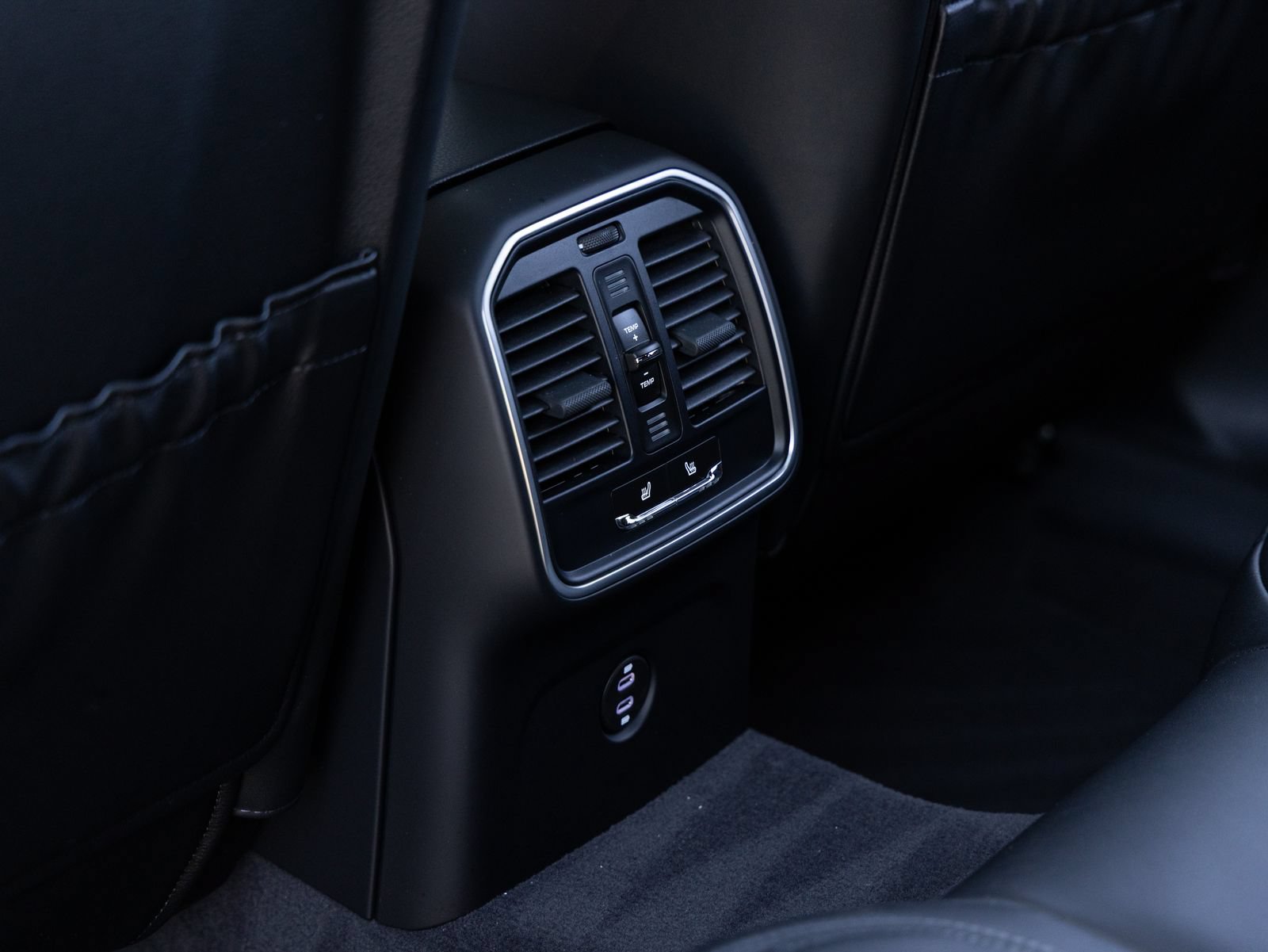 Certified 2026 Porsche Macan AWD/4WD image 27