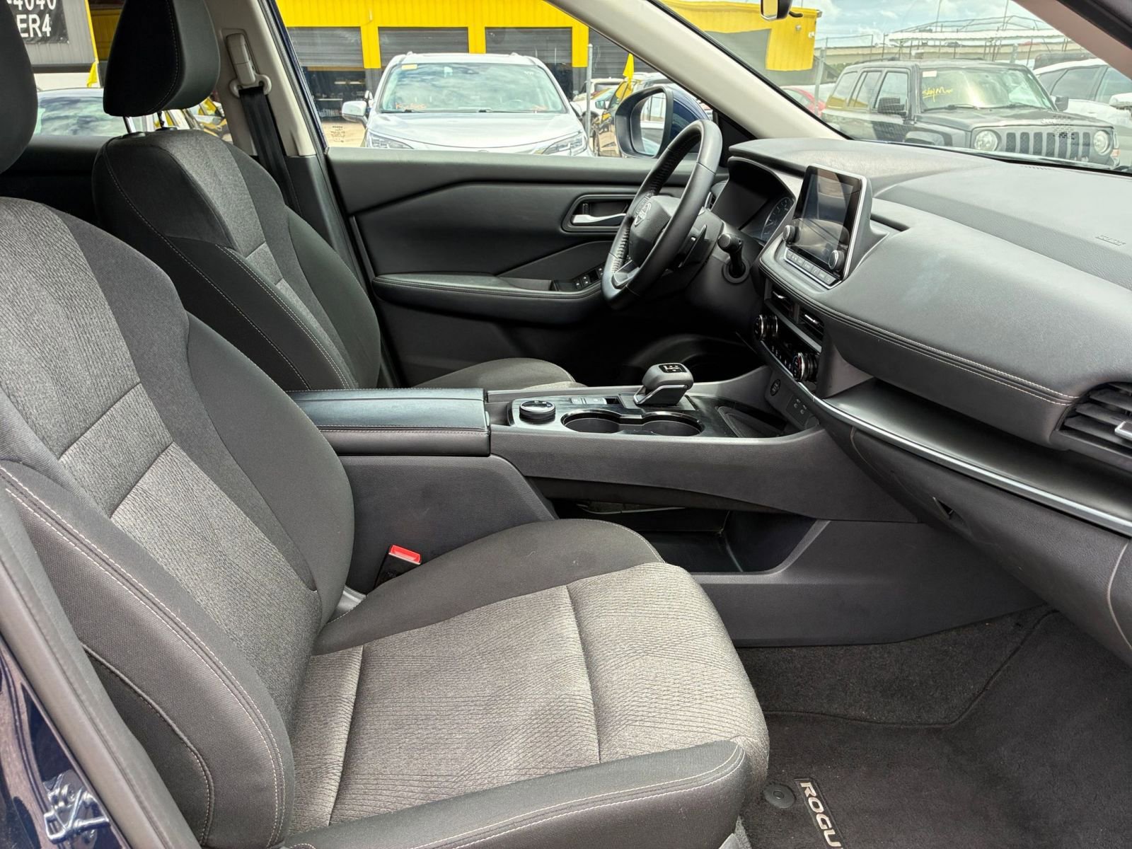Used 2025 Nissan Rogue SV AWD/4WD image 33