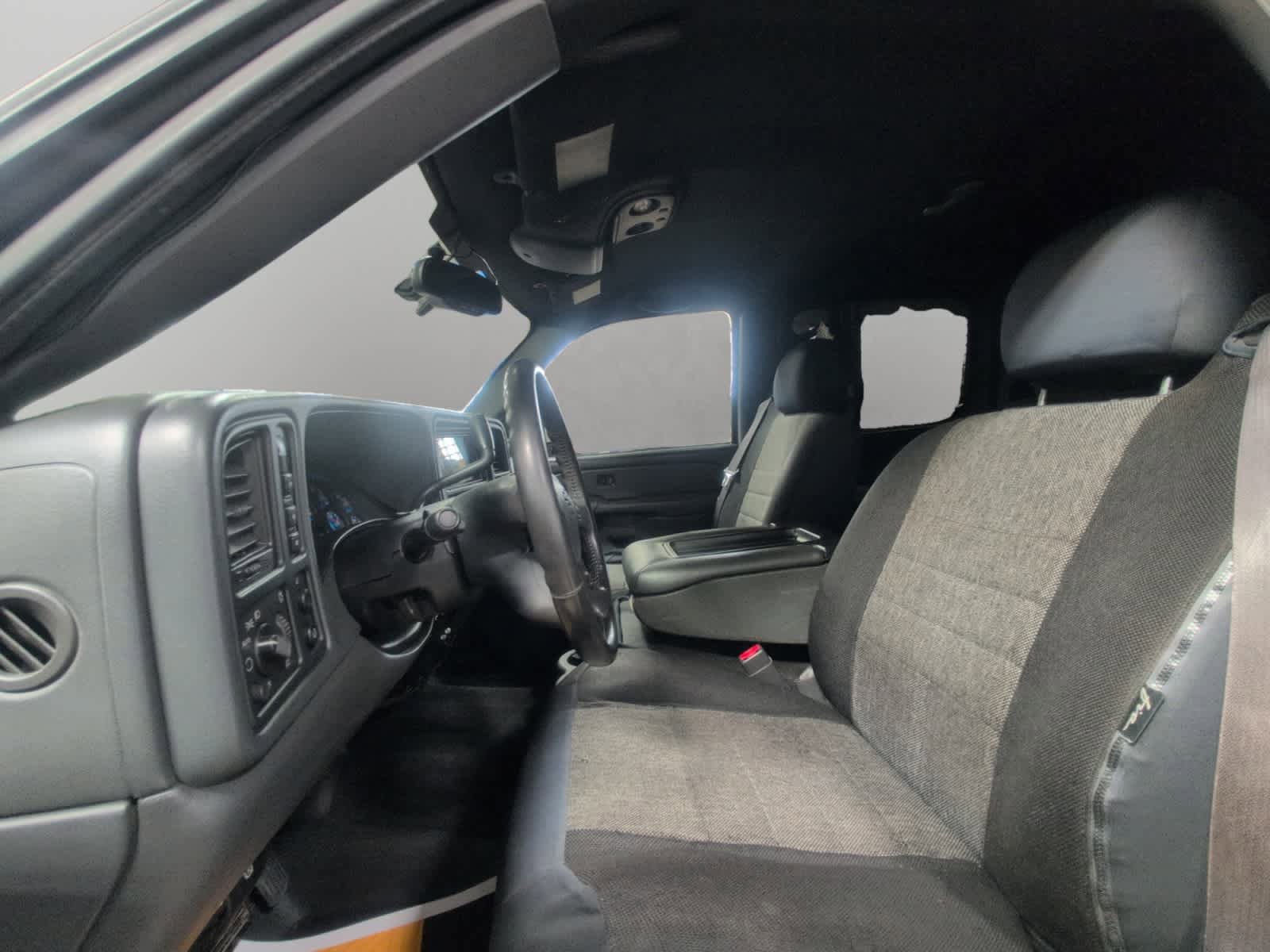 Used 2004 Chevrolet Silverado 2500 LS AWD/4WD image 9