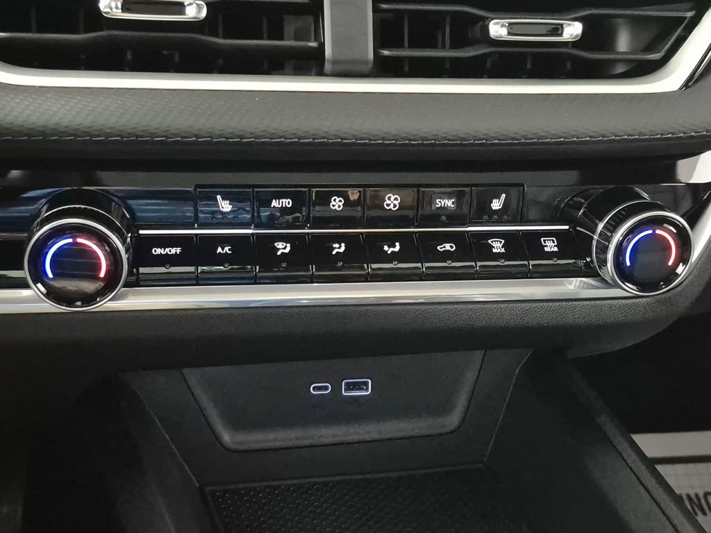 New 2026 Chevrolet Equinox LT w/ Convenience Package II FWD image 20