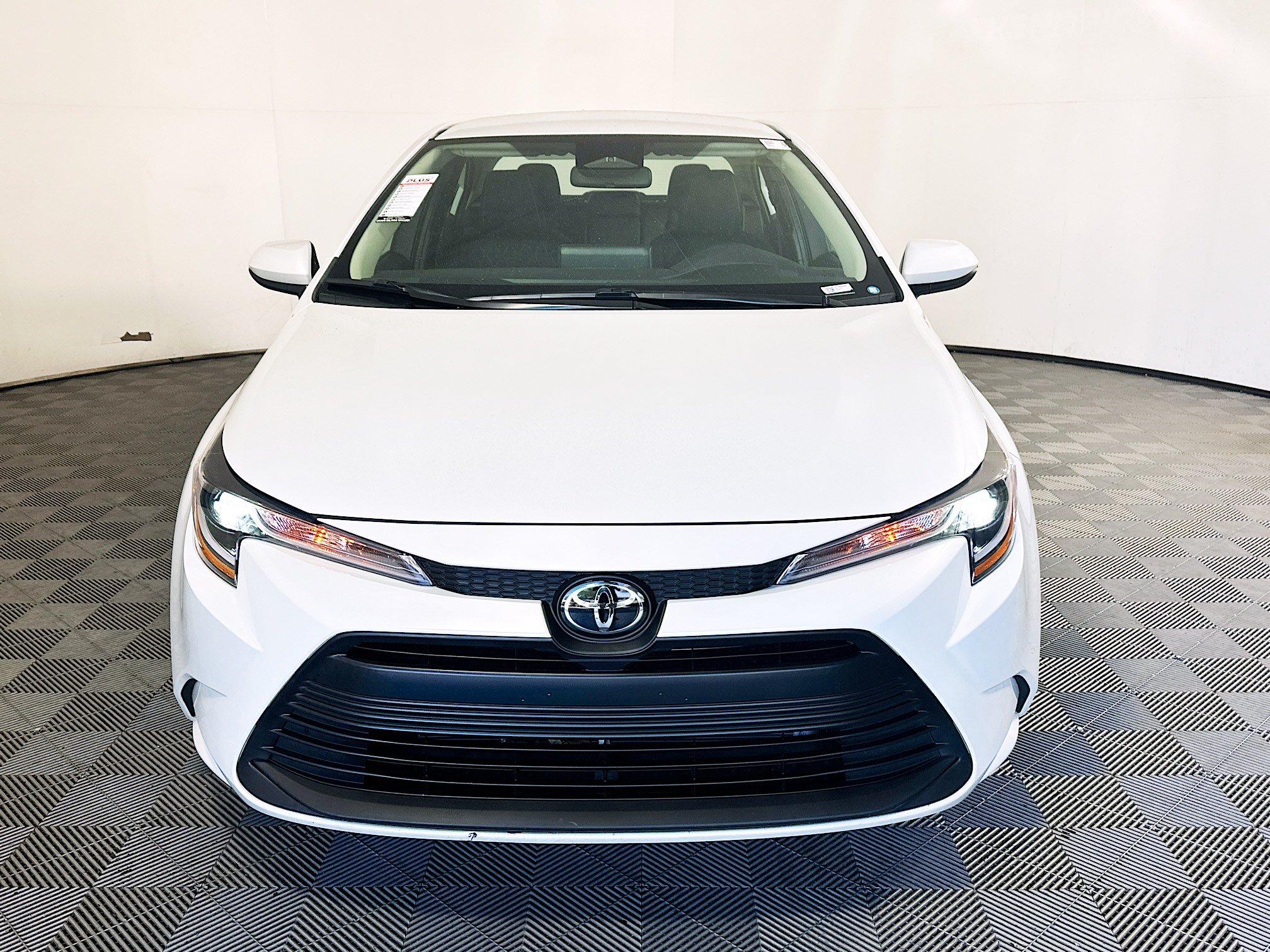 Used 2025 Toyota Corolla LE FWD image 8