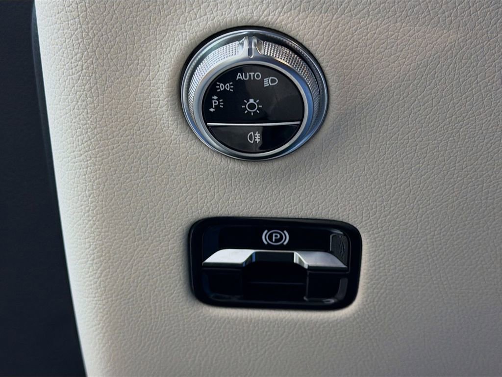 Used 2026 Mercedes-Benz GLC 300 4MATIC image 11