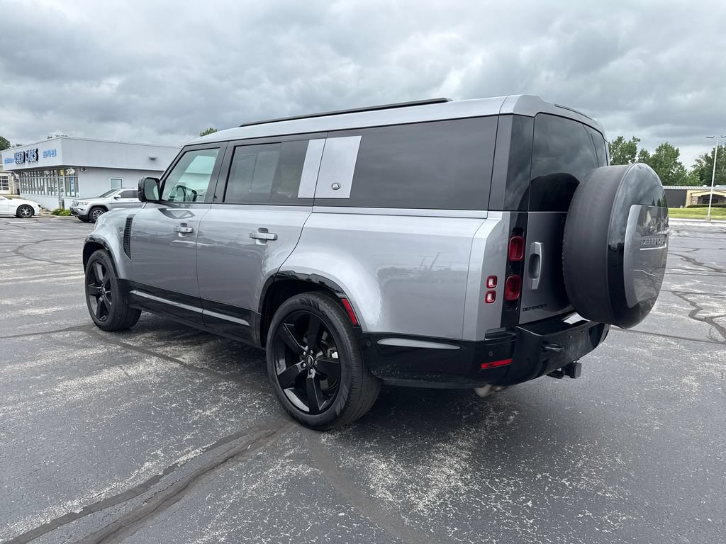 Used 2024 Land Rover Defender 130 X-Dynamic SE AWD/4WD image 2