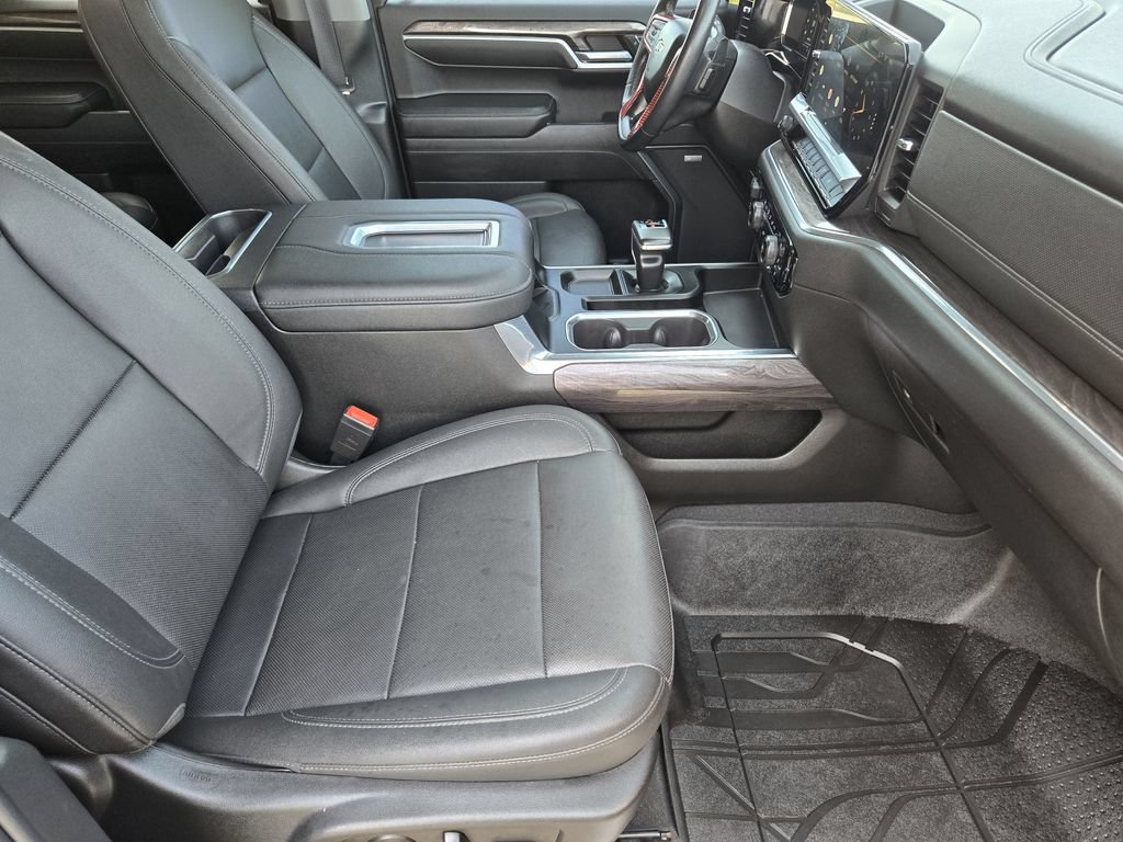 Used 2022 Chevrolet Silverado 1500 LTZ w/ Technology Package AWD/4WD image 13