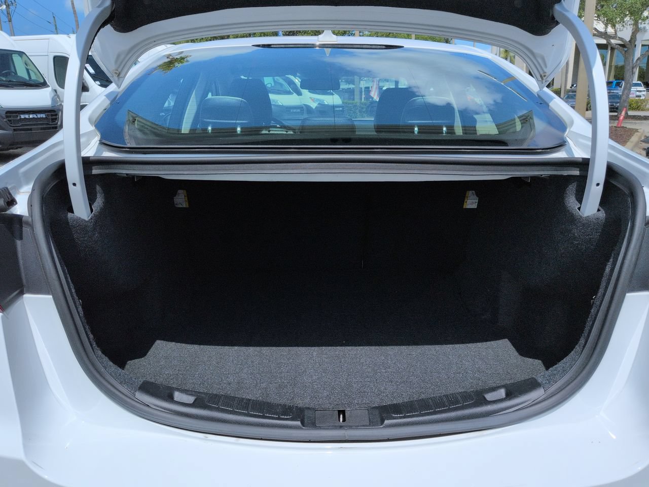 Used 2019 Ford Fusion SE w/ Equipment Group 151A FWD image 13