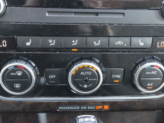 Used 2014 Volkswagen Passat 3.6 SEL Premium FWD image 25