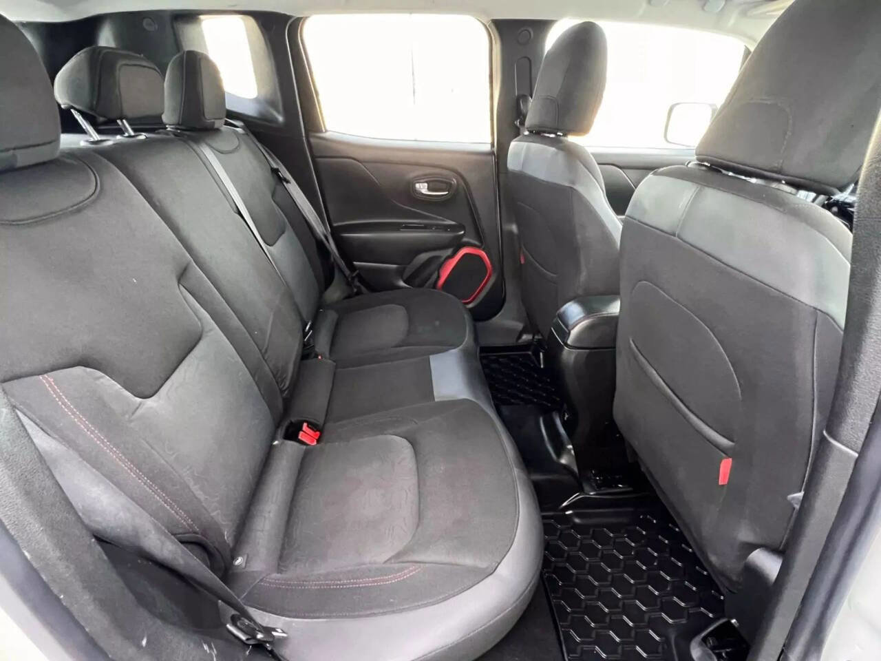 Used 2015 Jeep Renegade Trailhawk w/ Safety & Security Group I AWD/4WD image 17