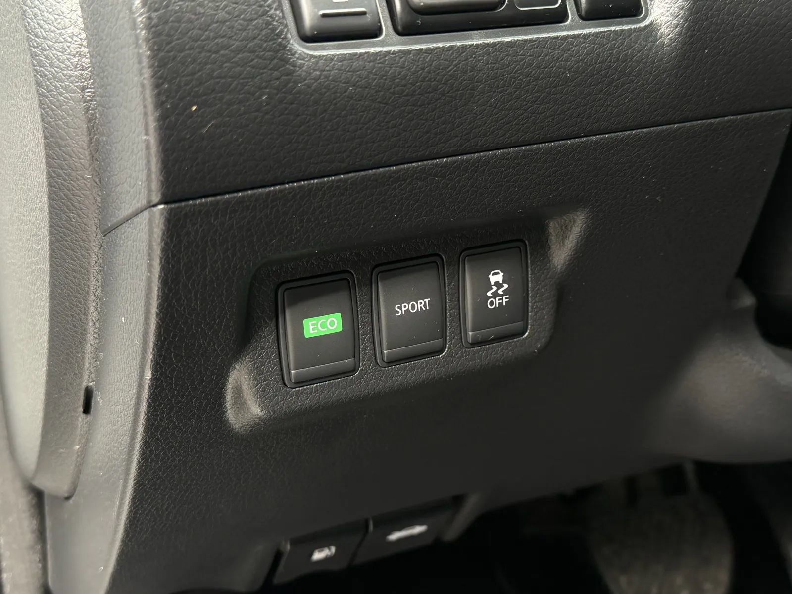 Used 2015 Nissan Sentra SL w/ Navigation Package image 25