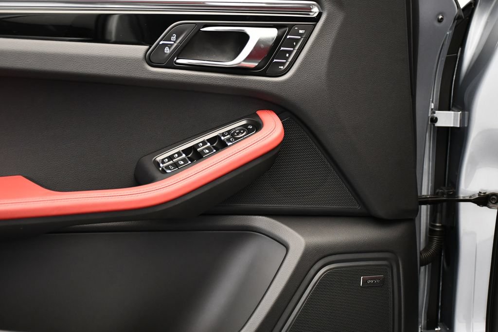 Certified 2026 Porsche Macan AWD/4WD image 35