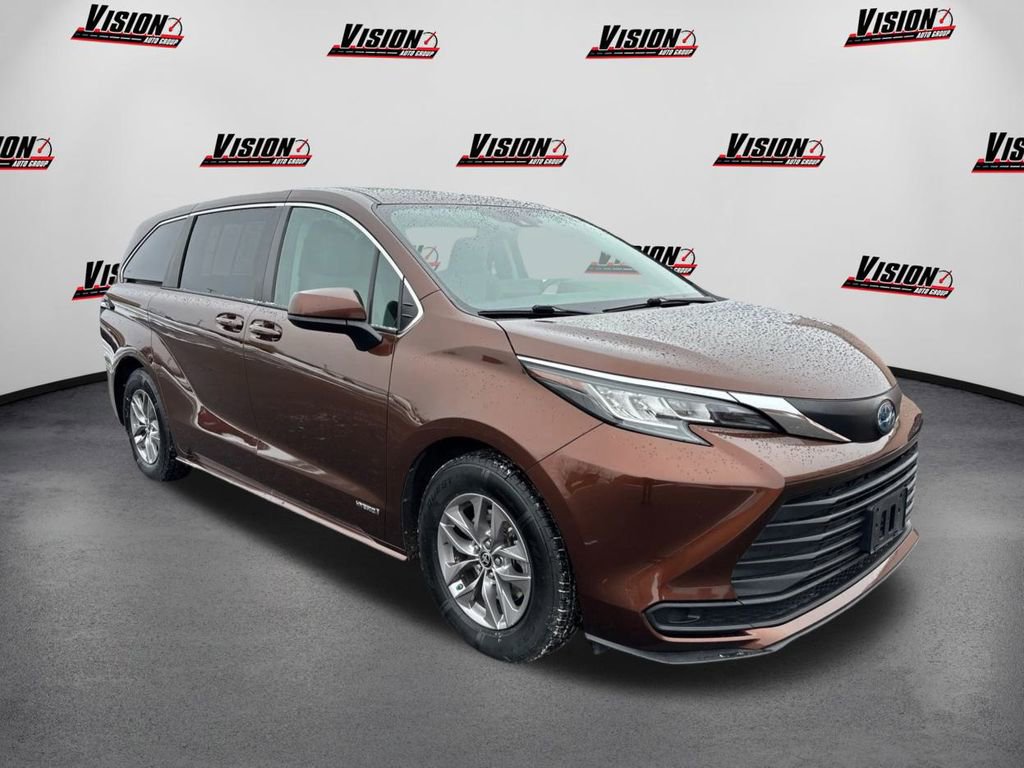 Used 2021 Toyota Sienna LE video 3
