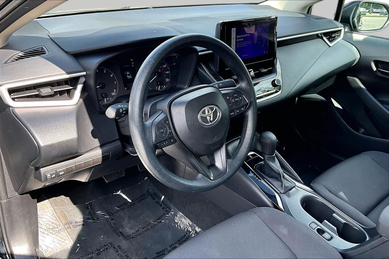 Used 2025 Toyota Corolla LE FWD image 17