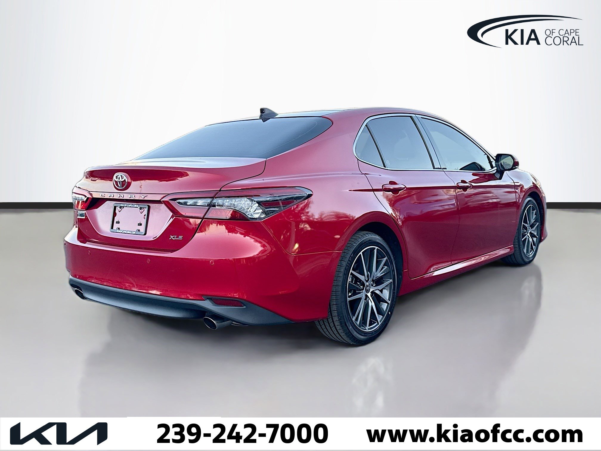 Used 2023 Toyota Camry XLE w/ Navigation Package image 5