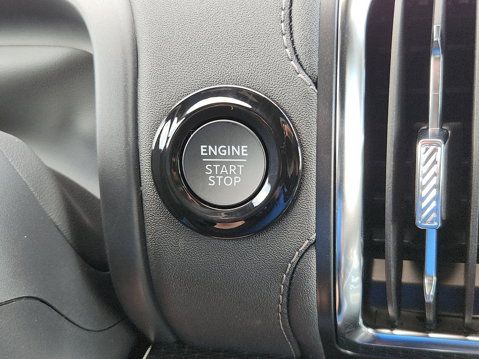 New 2025 Ford Expedition Platinum w/ Stealth Performance Package image 16