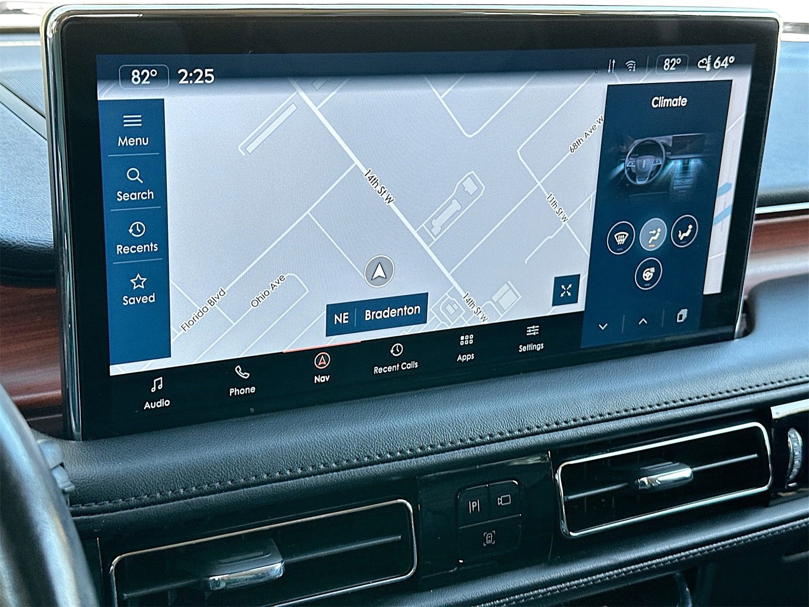 Used 2022 Lincoln Nautilus Reserve image 13