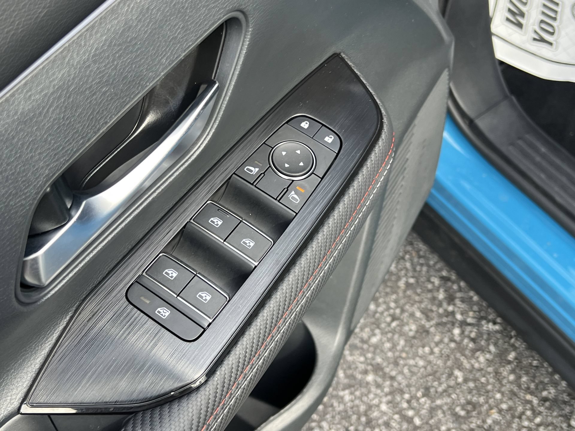 Certified 2025 Nissan Kicks SR FWD image 16
