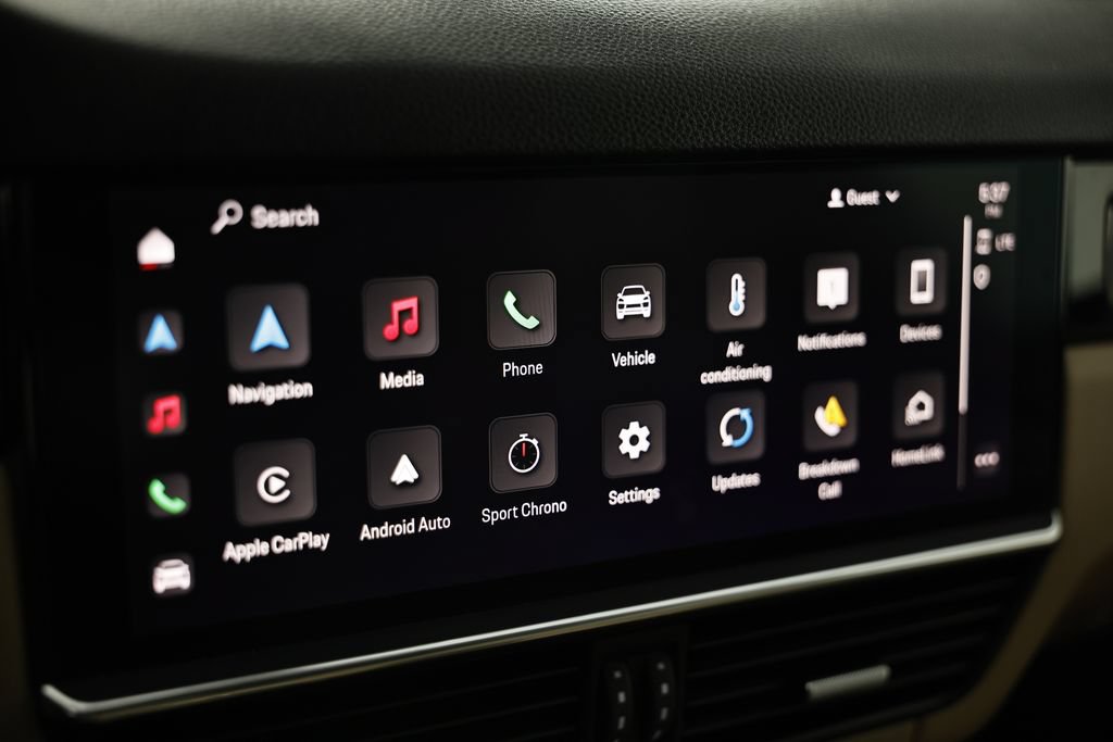 Certified 2023 Porsche Cayenne Coupe AWD/4WD image 35