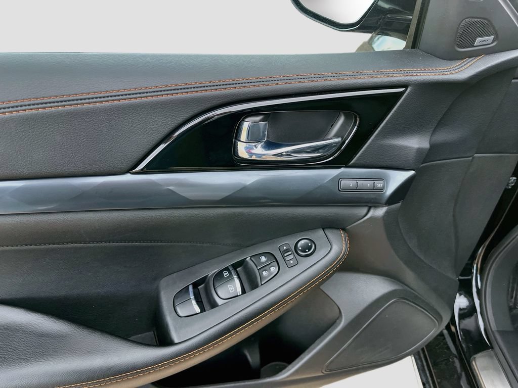 Used 2023 Nissan Maxima SR w/ Sport Mat Group FWD image 18