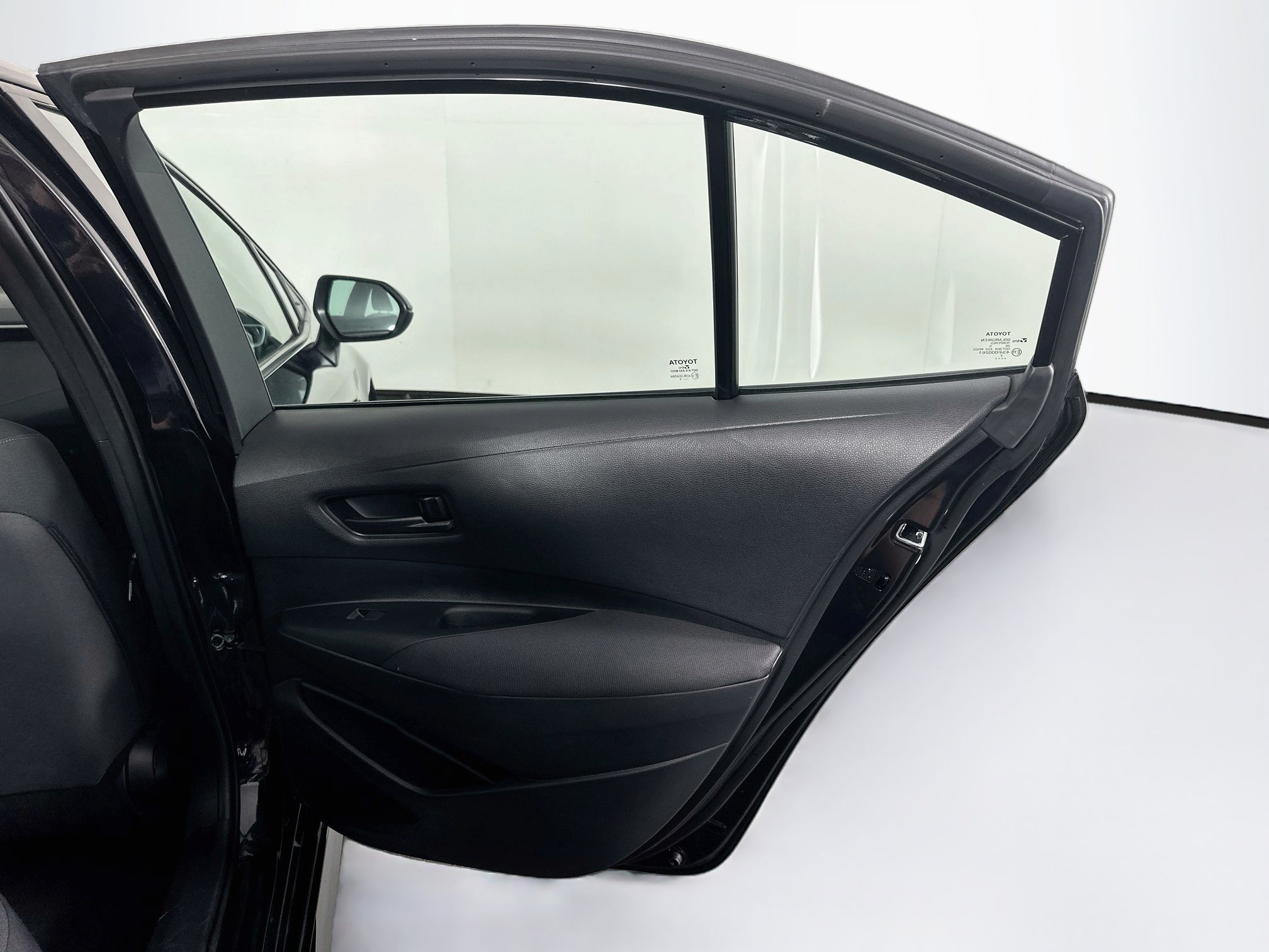Used 2025 Toyota Corolla LE FWD image 28