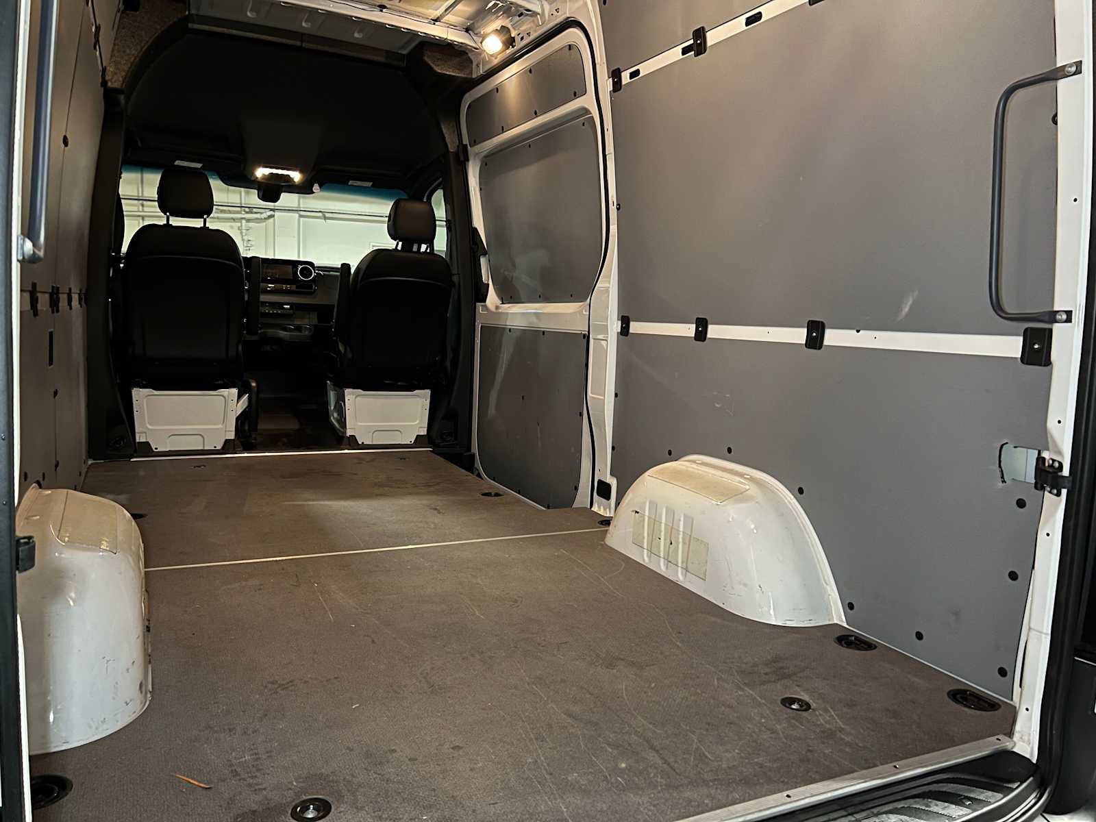 Used 2025 Mercedes-Benz Sprinter 2500 image 18
