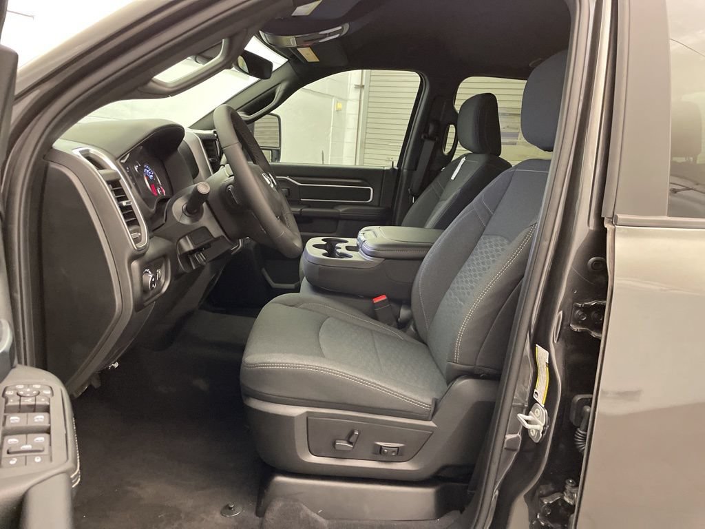 New 2026 RAM 3500 Big Horn AWD/4WD image 19