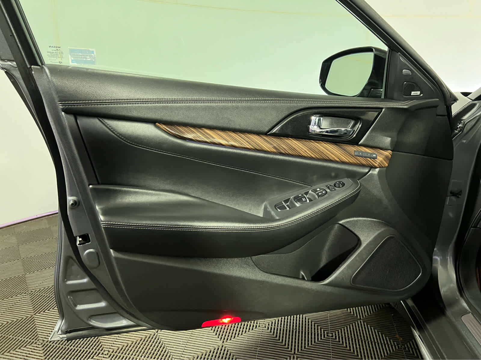 Used 2018 Nissan Maxima Platinum image 23