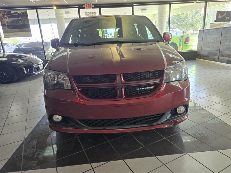 Used 2019 Dodge Grand Caravan GT FWD image 2