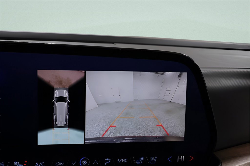 Used 2025 Chevrolet Tahoe High Country image 15