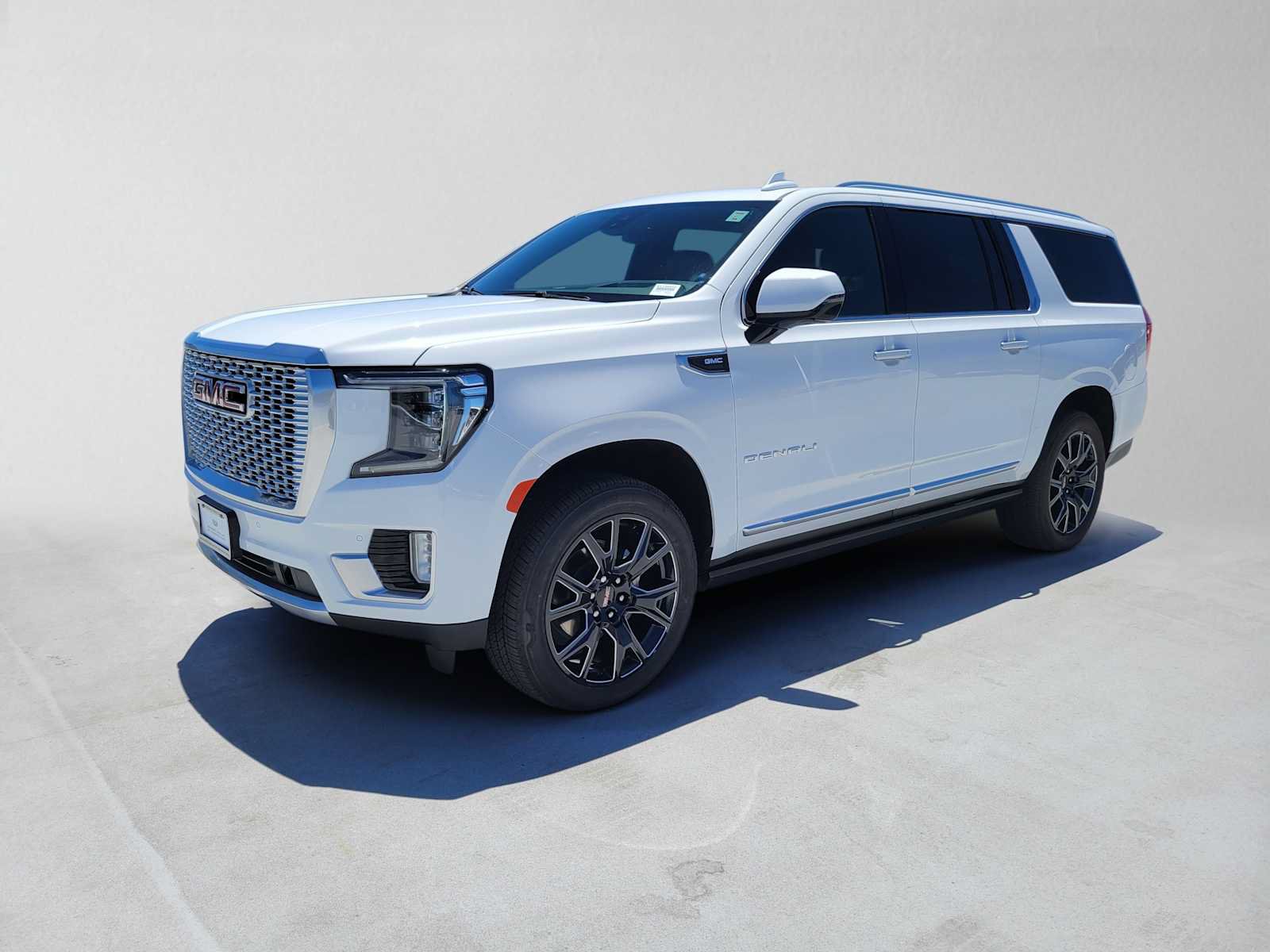 Used 2024 GMC Yukon XL Denali AWD/4WD image 7