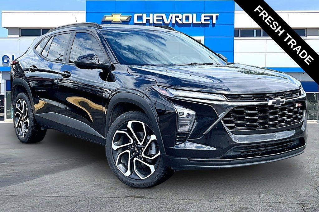 Used 2024 Chevrolet Trax RS w/ Sunroof Package FWD image 1