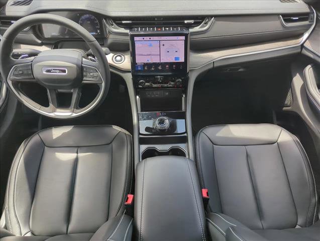 Used 2025 Jeep Grand Cherokee Limited RWD image 17