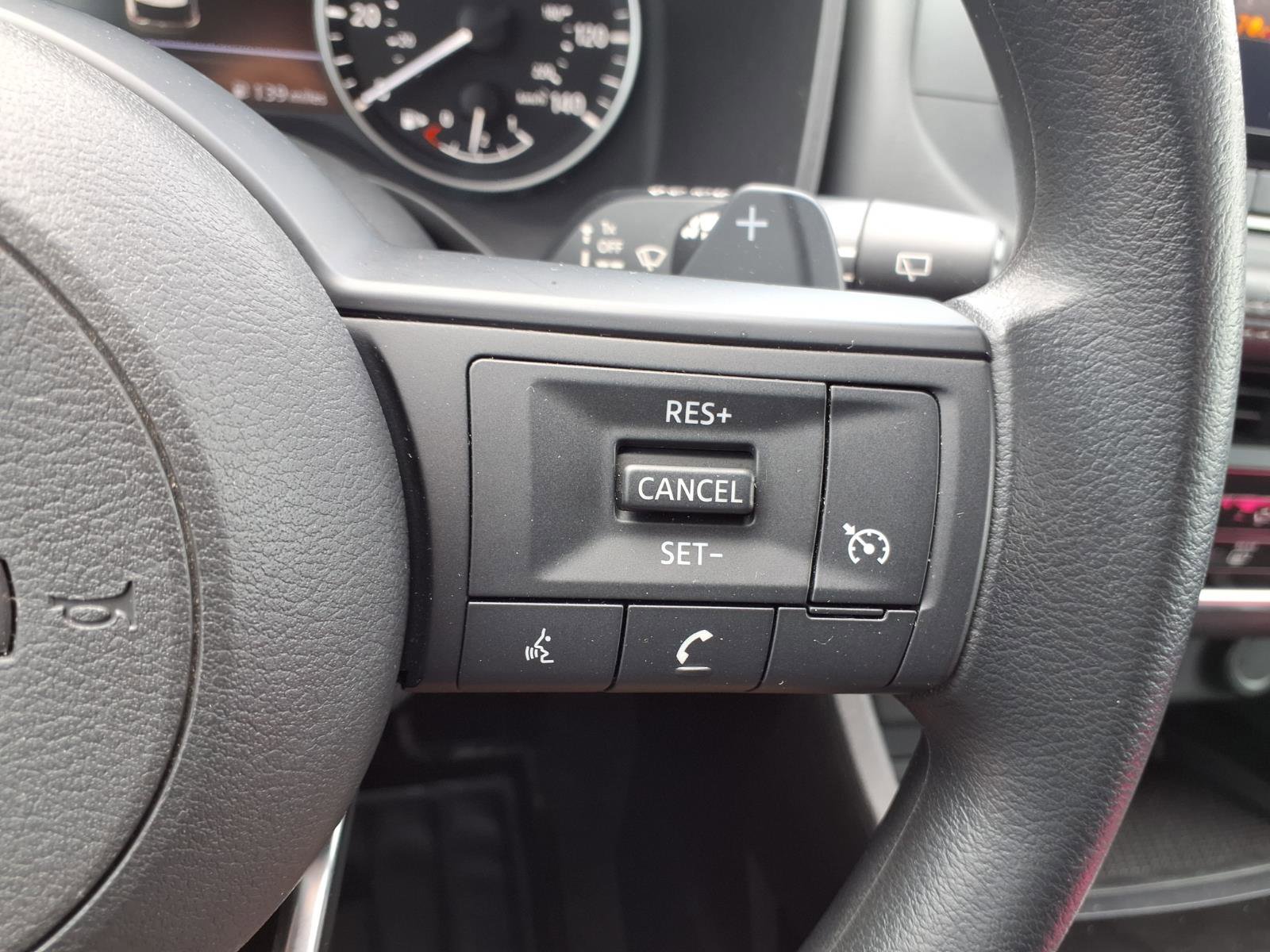 Used 2023 Nissan Rogue S image 15